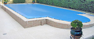 Toldos y Pergolas. Fabricaci&oacute;n, montaje e instalaci&oacute;n de lonas de piscinas o lonas cubrepiscinas en Madrid y Toledo.